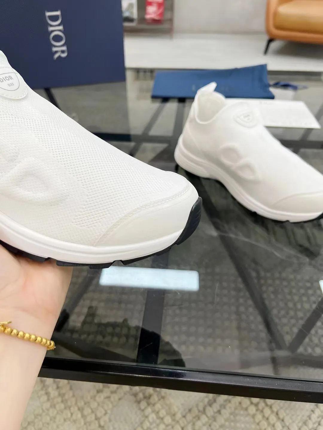 Men's Shoes💰P460💰【DIOR】Dior's new B30 low-top sneakers✅ are carefully made of gray mesh fabric and white technical fabric, decorated with reflective "CD30" graphic logo, and "DIO~B30" and "CD30" logos on the heel and tongue. An extra-light, sculpted rubber sole with signature accents adds style, while internal stretch details create ideal comfort. It can be matched with various casual styles to show a fashionable and modern sports style. Code number: 38-44 (45 can be customized)